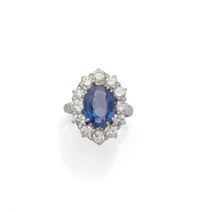 Bague marguerite en or gris 18K (750/1000)...
