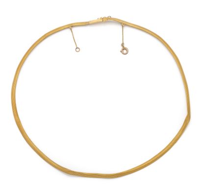 Collier semi rigide en or jaune 18K (750/1000)...