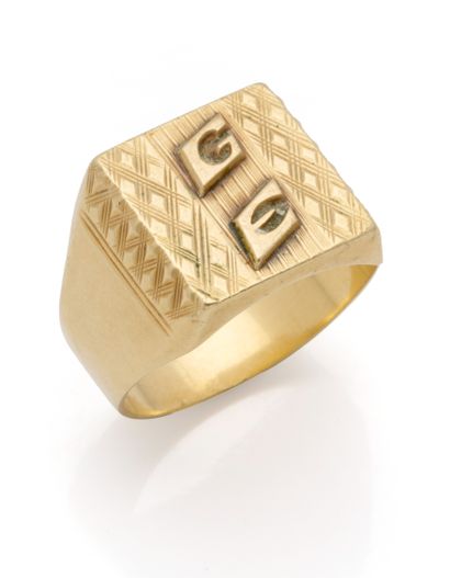 Chevalière en or jaune 18K (750/1000) monogrammée...
