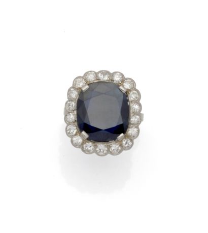 Bague marguerite en or gris 18K (750/1000)...