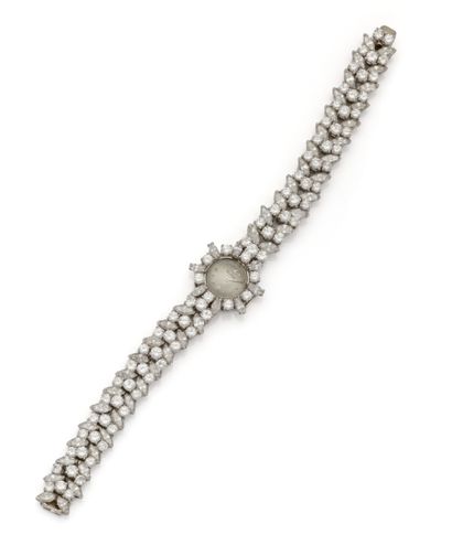 BOUCHERON
Montre bracelet de dame en or 18K...
