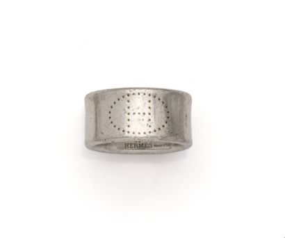 HERMÈS
Eclipse ruban
Bague bandeau en argent...