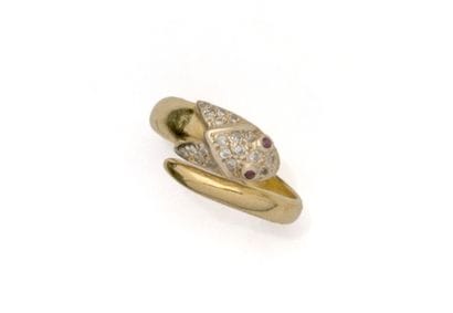 Bague en or jaune 18K (750/1000) représentant...