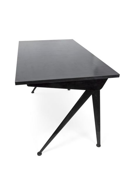 Jean PROUVÉ (1901-1984)
Bureau dit compas
Structure...