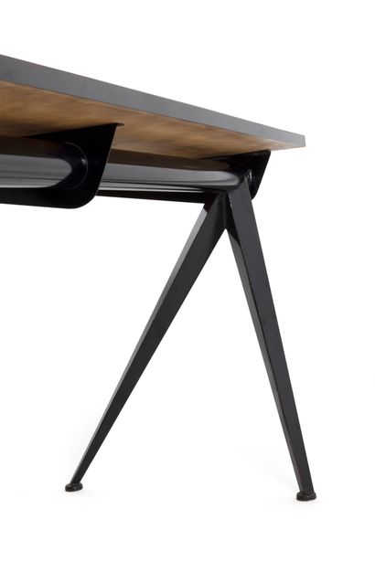 Jean PROUVÉ (1901-1984)
Bureau dit compas
Structure...