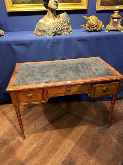 Flat desk in veneered wood with filleted...