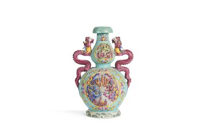 CHINA, early 20th century
Double-gourd porcelain...