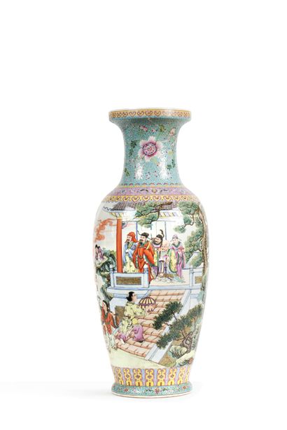 CHINA, Republic period
Large porcelain baluster...