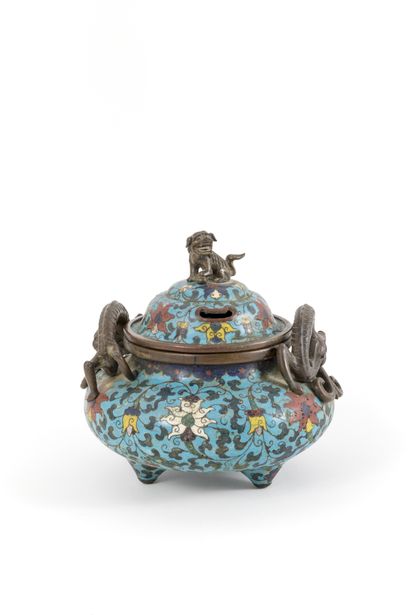 CHINA, 19th century 
Bronze and cloisonné...