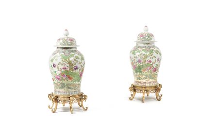 CHINA, 20th century
Pair of large porcelain...