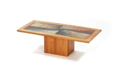 TRAVAIL FRANÇAIS (XX)
Table basse à plateau...