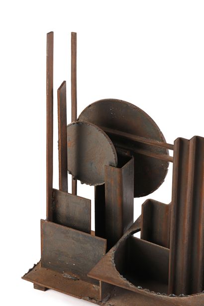 Marcel RAMOND (1935-)
Sculpture à forme géométrique...