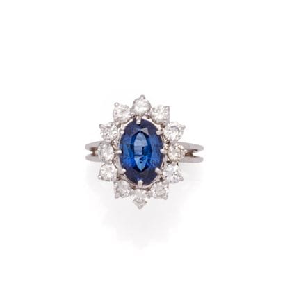 Daisy ring in 18K (750/1000) white gold,...