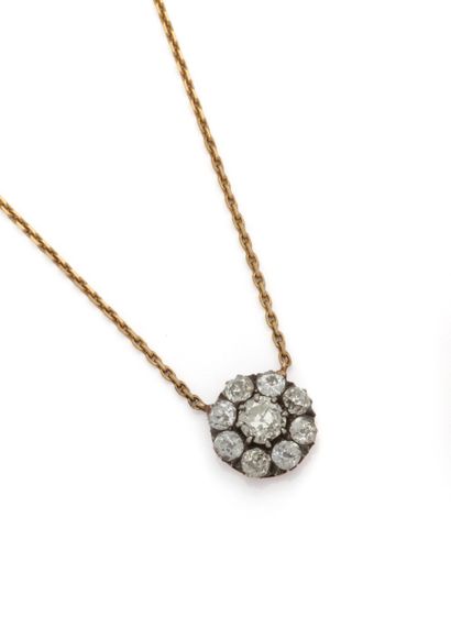 Collier retenant un pendentif rond [or rose...