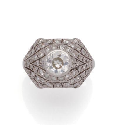 Bague dôme Art Déco en or gris 18K (750/1000)...