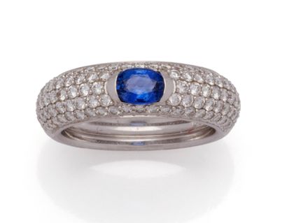 Bague jonc en or gris 18K (750/1000) agrémentée...
