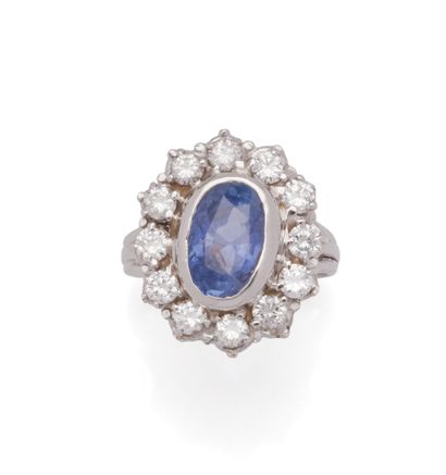 Bague pompadour en or gris 18K (750/1000)...