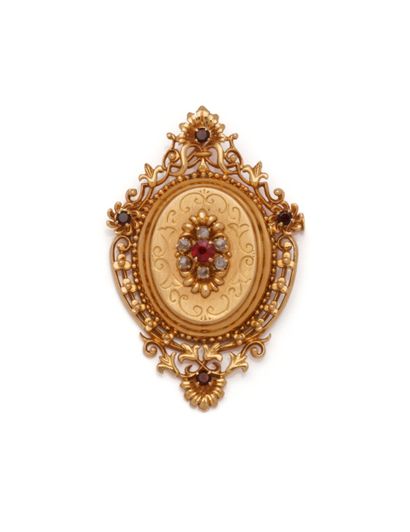 Broche-pendentif ovale en or jaune 18K (750/1000)...