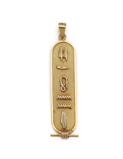 Pendentif Hiéroglyphes en or jaune 18K (750/1000).
Travail...