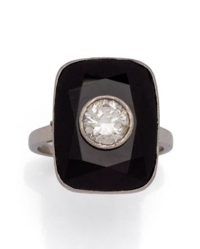 18K (750/1000) white gold and platinum (850/1000)...