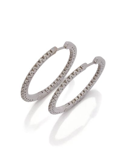 Paire de créoles en or gris 18K (750/1000)...