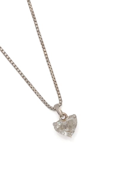 Diamant cœur monté en pendentif et serti...