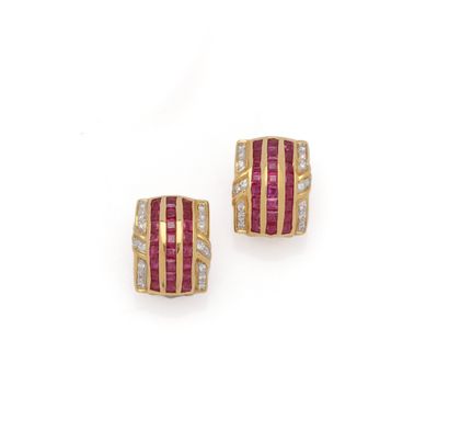 Paire de clips d'oreilles en or jaune 18K...