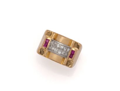 Bague tank, dite pont, en or jaune 18K (750/1000)...