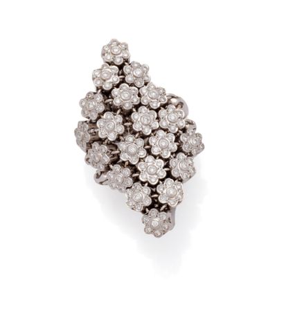 Bague losangée en or gris 18K (750/1000)...
