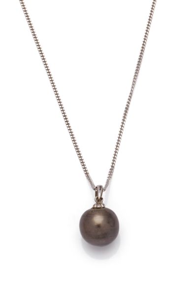 Perle ronde de Tahiti, monture en or gris...
