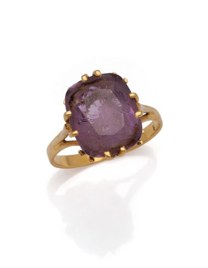 Bague en or jaune 18K (750/1000) ornée d'une...
