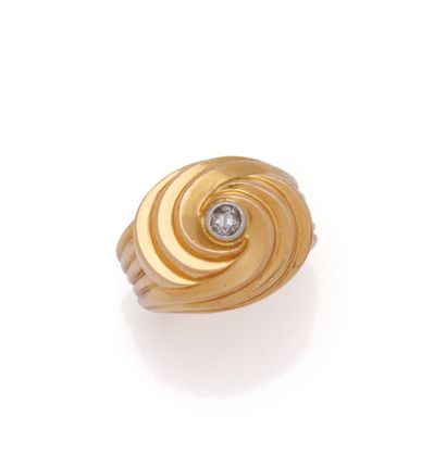 Bague tourbillon à gradin en or deux tons...