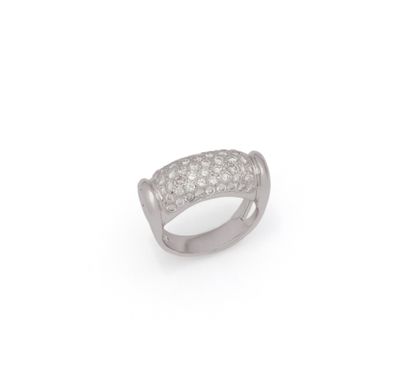 Bague rouleau en or gris 18K (750/1000) pavé...