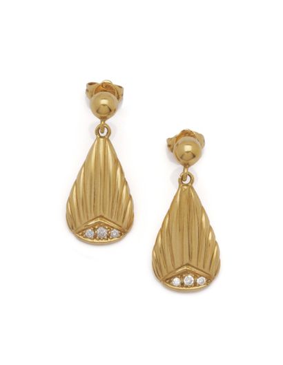 Paire de petits pendants en or jaune 18K...