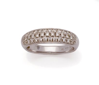 Bague jonc en or gris 18K (750/1000) ornée...