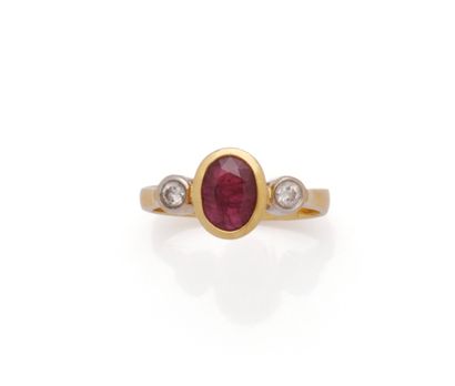 Bague en or deux tons 18K (750/1000) ornée...