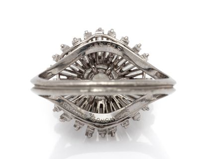 BOUCHERON setting
Skirt ring in 18K (750/1000)...