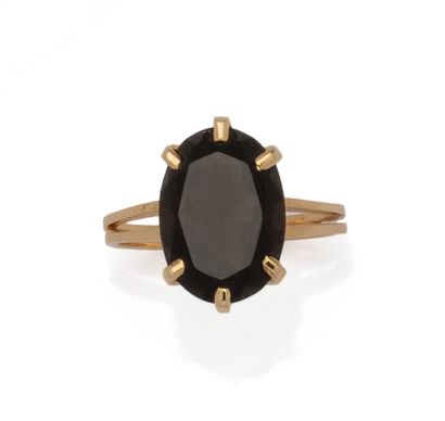 Bague en or jaune 18K (750/1000) ornée d'un...