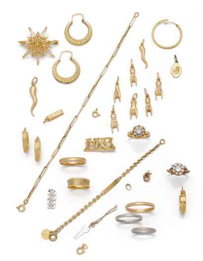 Lot dépareillé d'or 18K comprenant des alliances,...