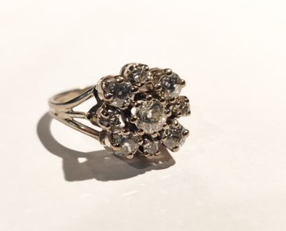 Bague en or gris 18K (750/1000) agrémentée...