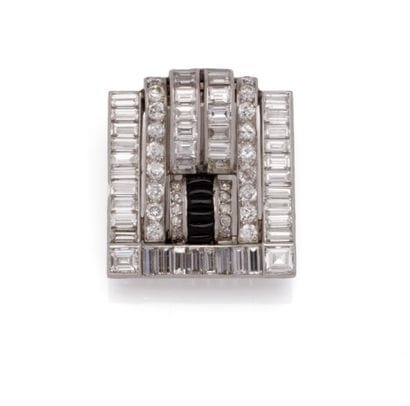 Art Deco style platinum (850/1000) square...