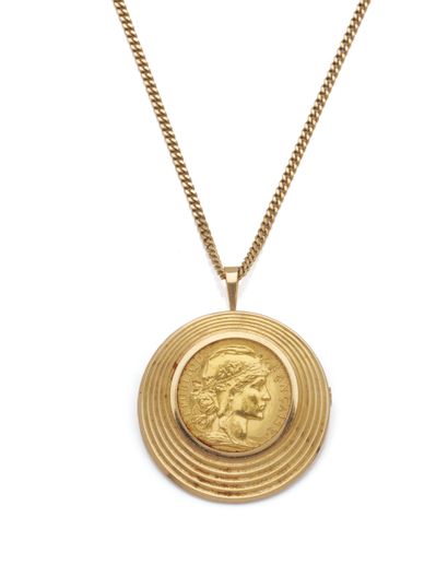 Broche-pendentif formant porte-pièce rond...