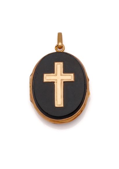 18K (750/1000) yellow gold photo pendant...