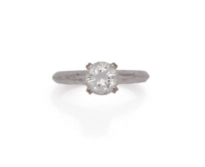 Solitaire en or gris 18K (750/1000) orné...