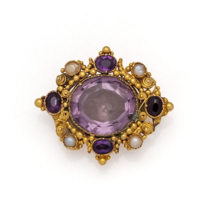 Broche festonnée en or jaune 14K (585/1000)...