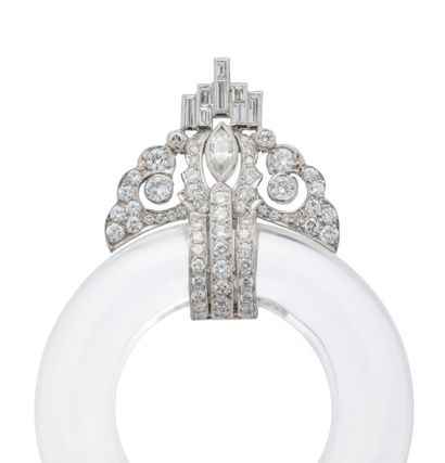 Elegant Art-Deco brooch in 18K (750/1000)...