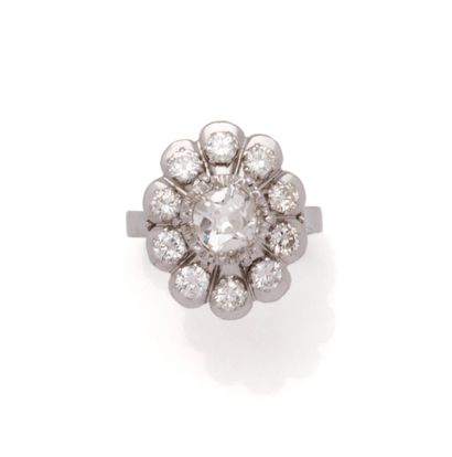Bague marguerite en or gris 18K (750/1000)...