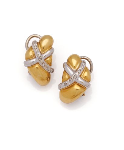 Paire de clips d'oreilles en or deux tons...