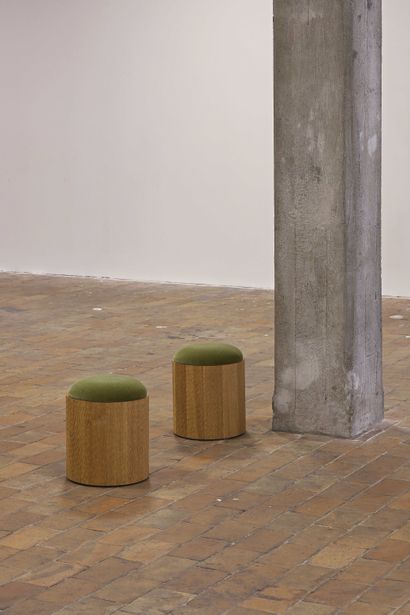 STUDIO PROISY (XX)
Suite de deux tabourets...