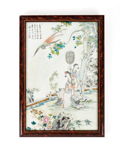CHINE, XXe siècle
Plaque en porcelaine, de...